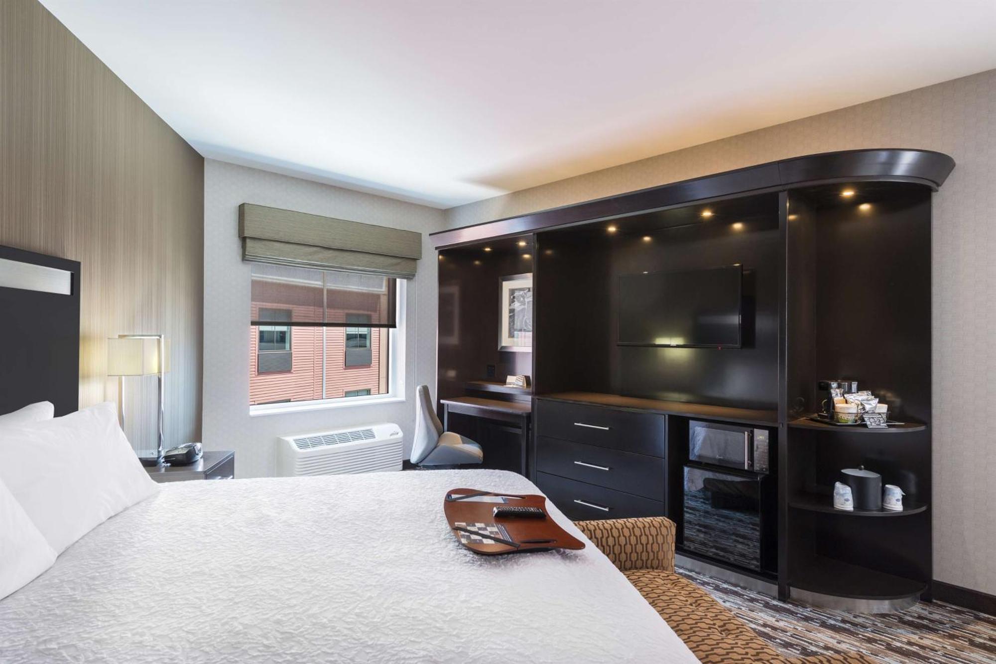 Hampton Inn & Suites Portsmouth Downtown Esterno foto