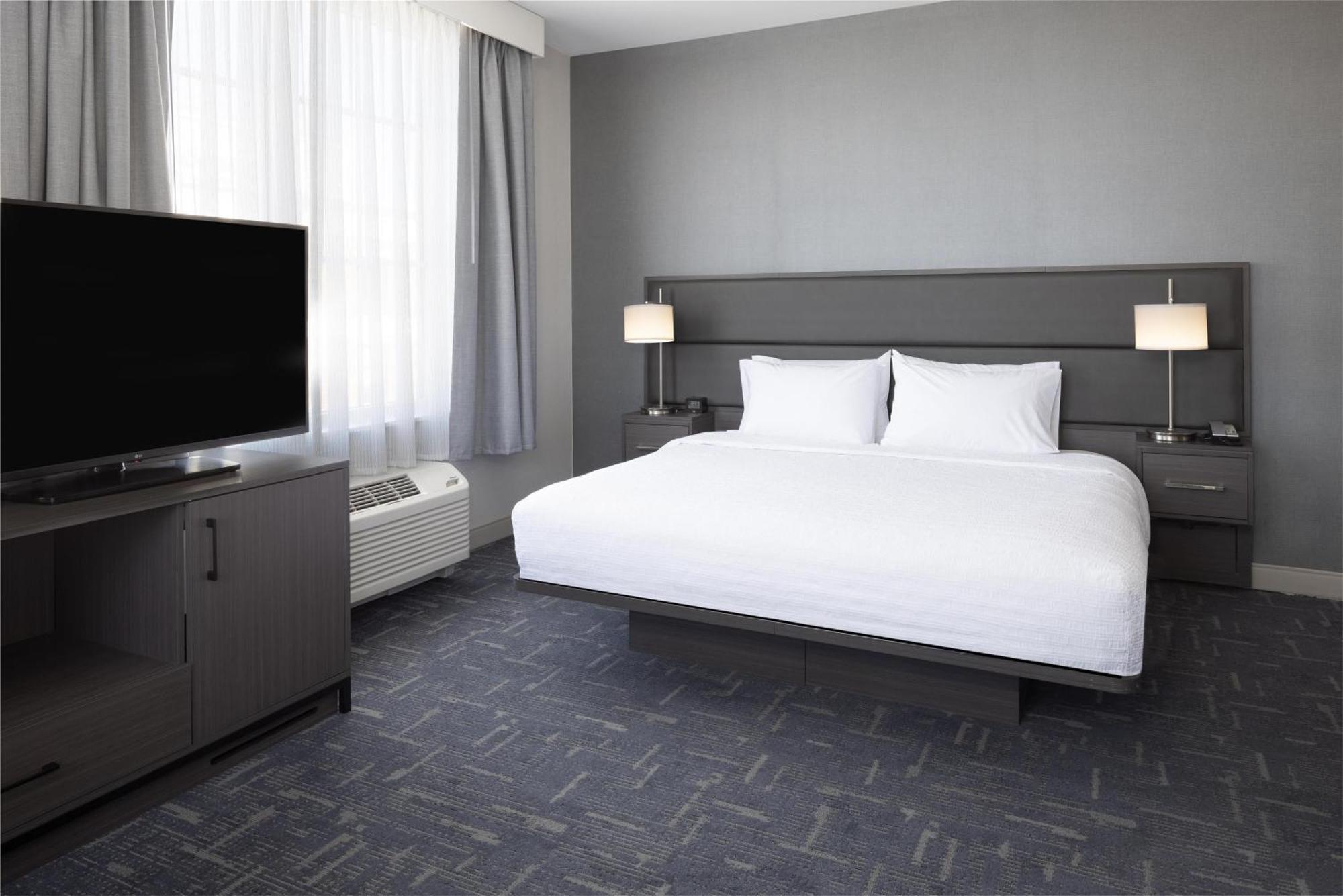 Hampton Inn & Suites Portsmouth Downtown Esterno foto